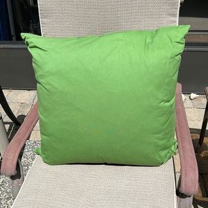 GREEN ACCENT PILLOW 24 x 26 x 7